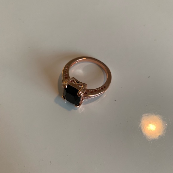 Beautiful ring - Picture 4 of 5